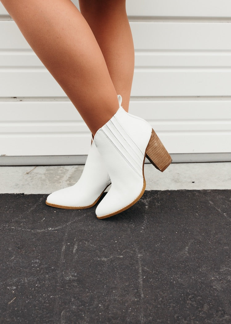 Jackie - Pointed Bootie